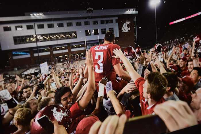 hilinski-wsu-crowd.jpg